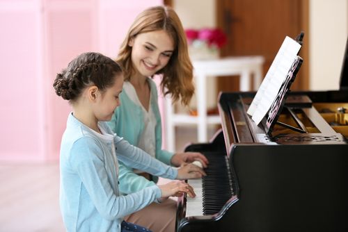 مزایای یادگیری پیانو برای کودکان